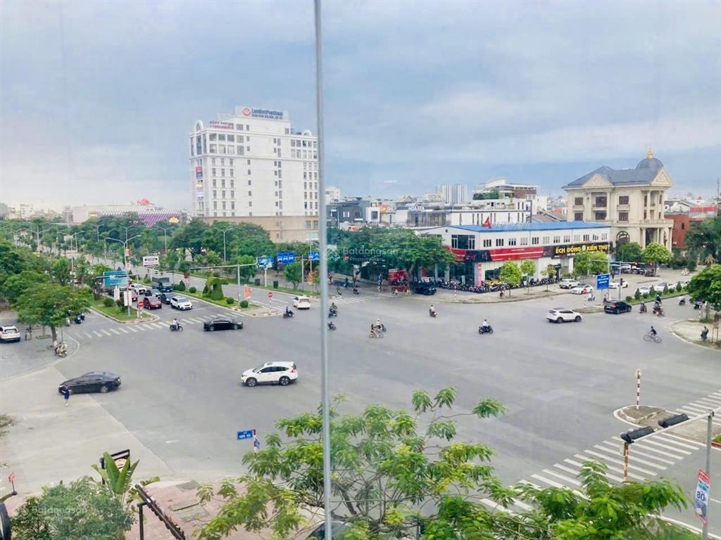 Bán biệt thự 200m2 trung tâm lê hồng phong. 4 tầng sân cổng cực đẹp