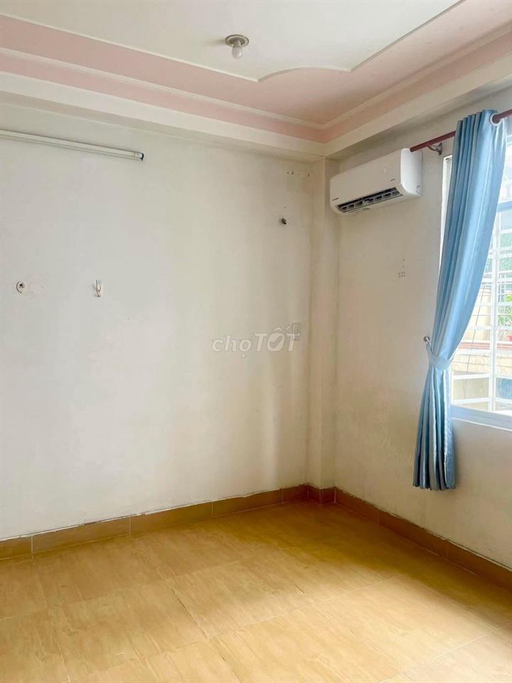 Cho thuê Phòng trung tâm Q10, nhà mới.