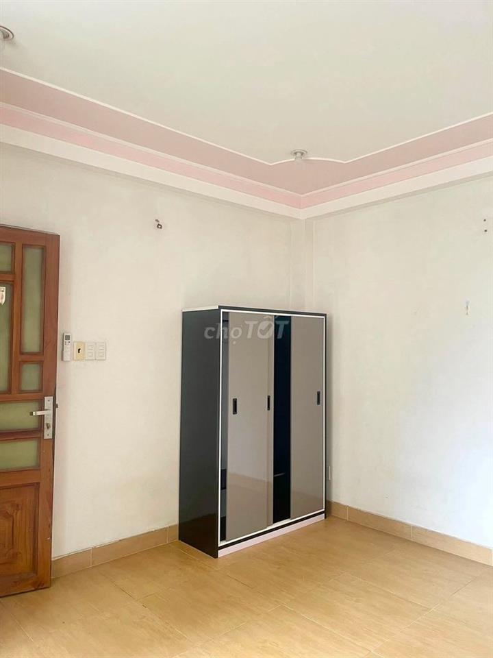 Cho thuê Phòng trung tâm Q10, nhà mới.