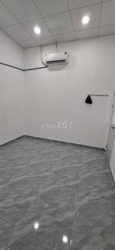 nhà mới, hẻm nhỏ TA08 , cách lê thị Riêng 300m