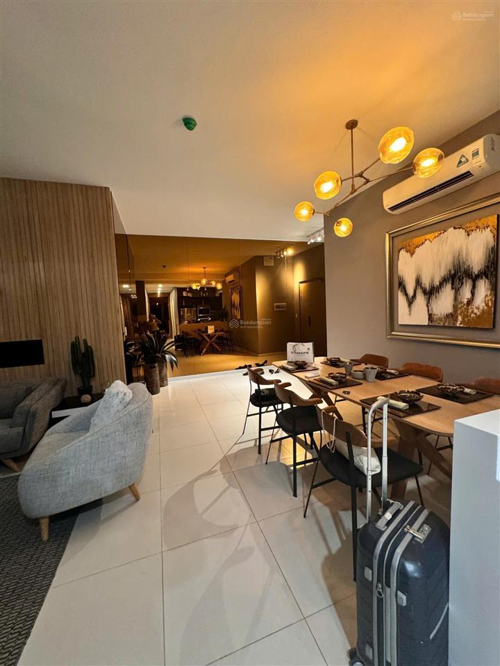 Căn góc tầng cao 3pn đều có view mảng xanh. ascent lakeside