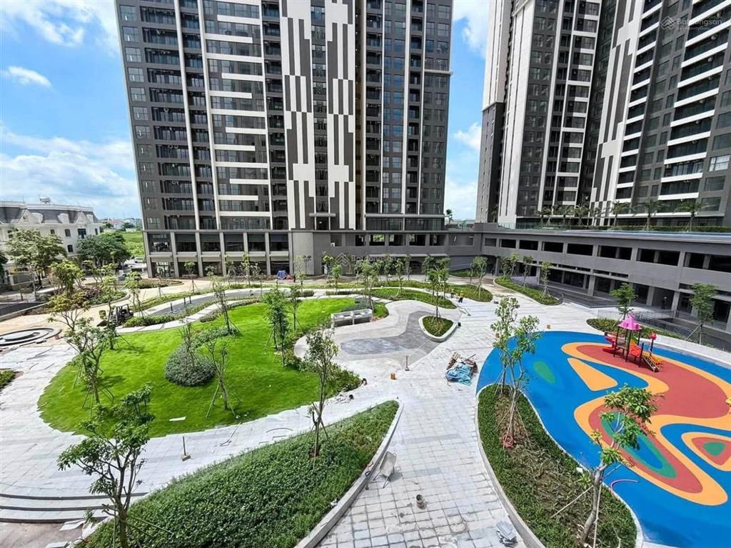 Chủ gửi bán căn 2pn giá full 6.2 tỷ view landmark 81. anh chị nhắn oanh xem nhà nhé 0901 353 ***