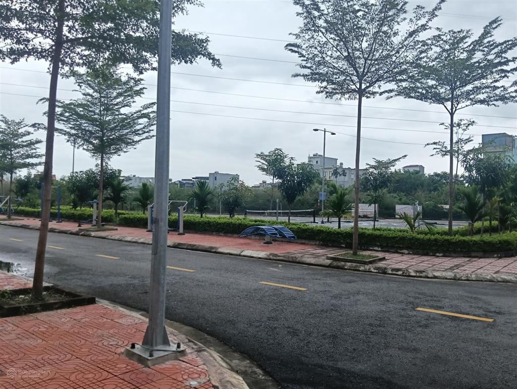 Khu đô thị mà rẻ hơn bên ngoài. 100m2 4 tầng đường 12m 4,05 tỷ