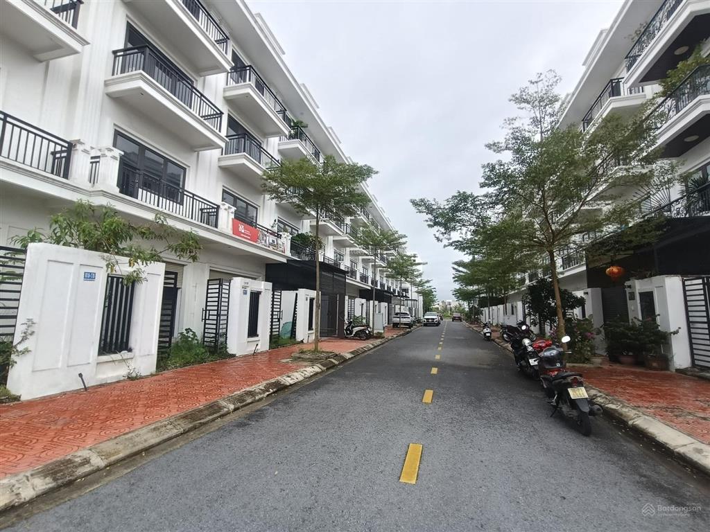 Khu đô thị mà rẻ hơn bên ngoài. 100m2 4 tầng đường 12m 4,05 tỷ