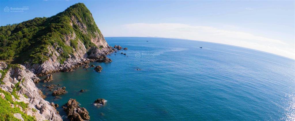 Bán nhà đất vàng ngay ngã 3 phố đi bộ minh châu  cách bãi tắm minh châu 100m cực đẹp