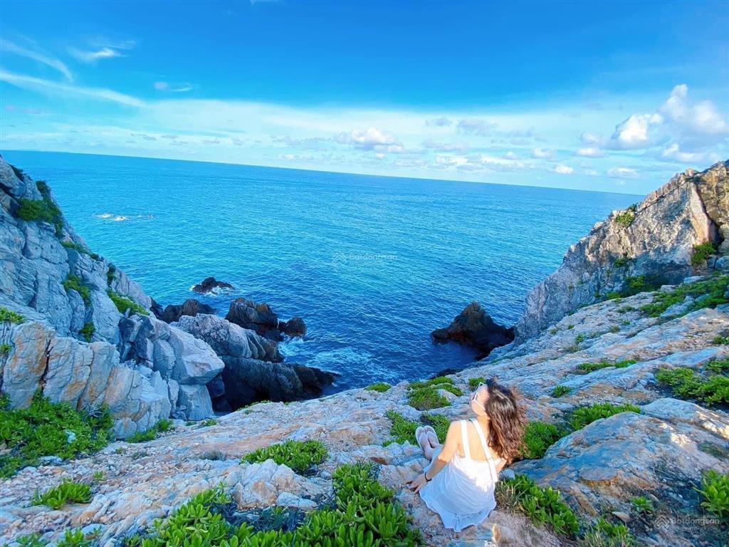 Bán mảnh đất vàng  hàm cá mập sơn hào trươc mặt là bãi tắm sơn hào tuyệt đẹp