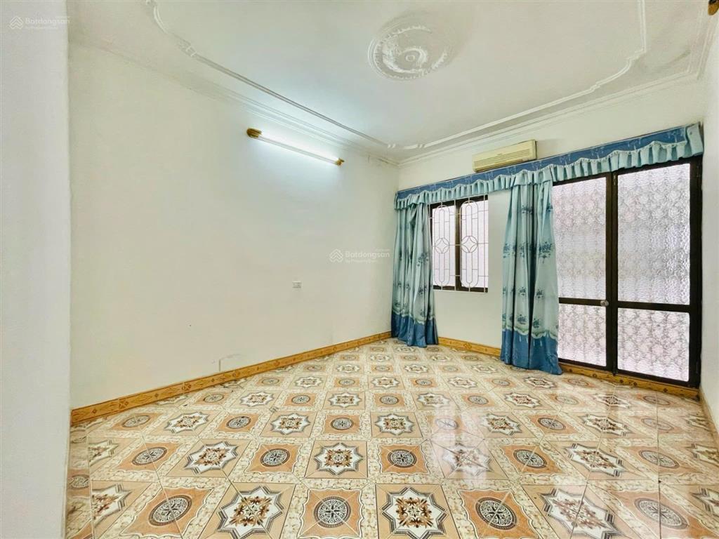 Cho thuê nhà 2,5 tầng ngõ 302 văn cao thông 139 ngô gia tự