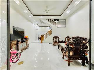 Nhà 4 tầng phố trung lực ô tô đỗ cửa cách mặt đường vài bước chân