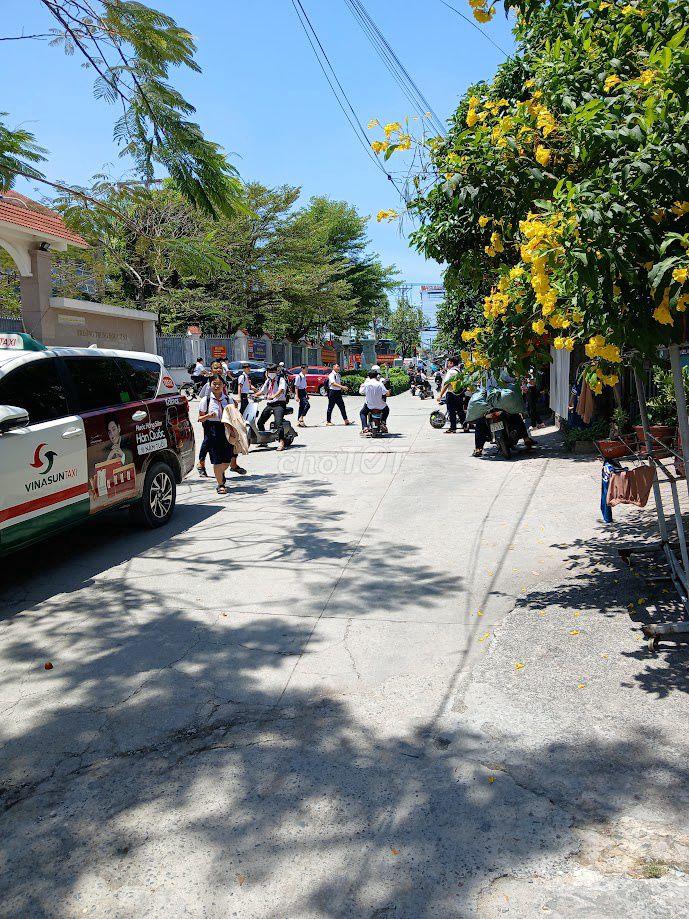 Cho thuê mặt bằng kinh doanh tầng trệt cạnh trường học cấp 2