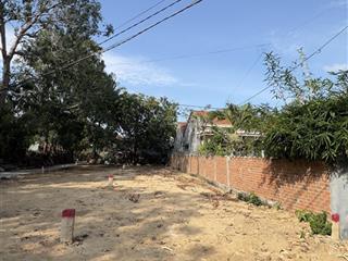 Đất thổ gần biển, ngang 5,7m. đường ô tô, giá 1 tỷ 300 triệu