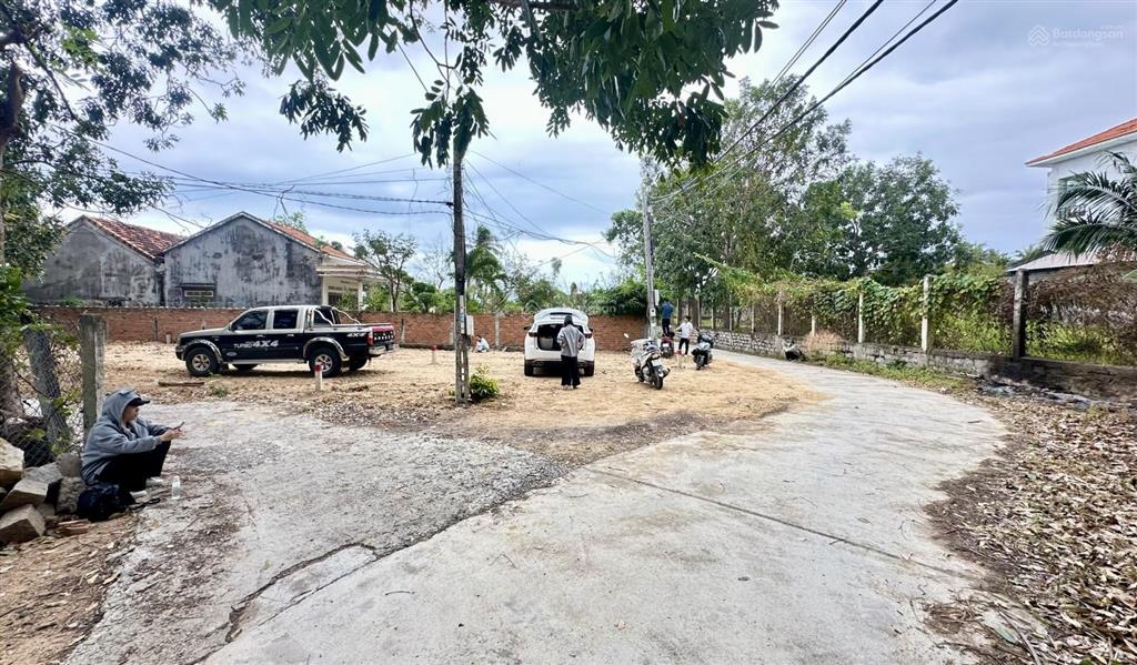 Lô góc gần biển, đường qh 13m, mặt tiền rộng. 239.5m2  2 tỷ 600 triệu