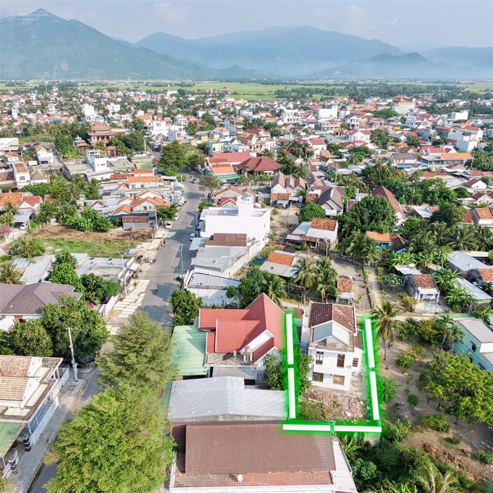 Bán đất, tặng nhà lầu to đùng. gần biển, full thổ cư. đường rộng, 381.7 m2. giá 4 tỷ 4
