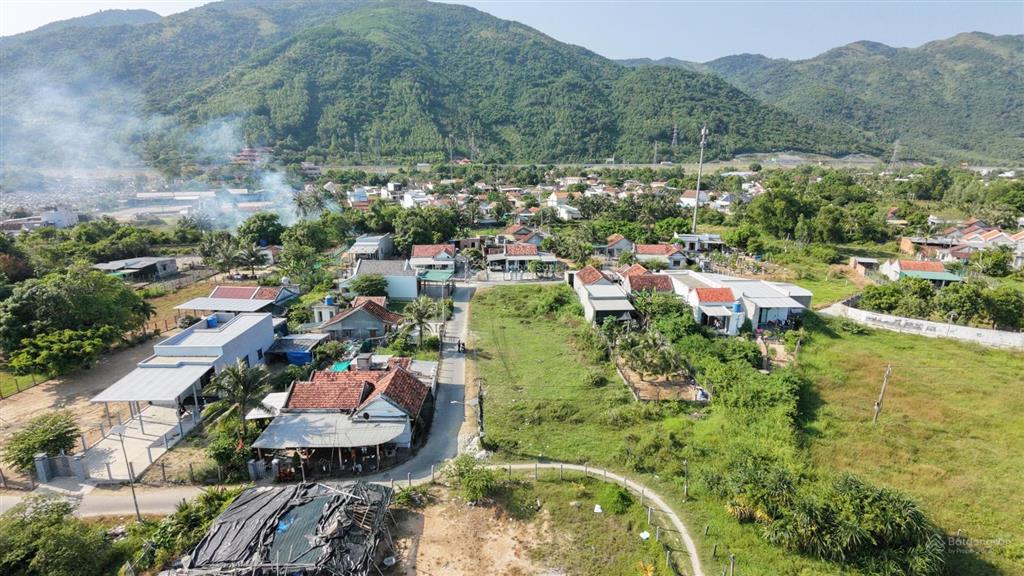 Pk8 lô đất hơn 1.000m full thổ cư, làm phân lô rất đẹp