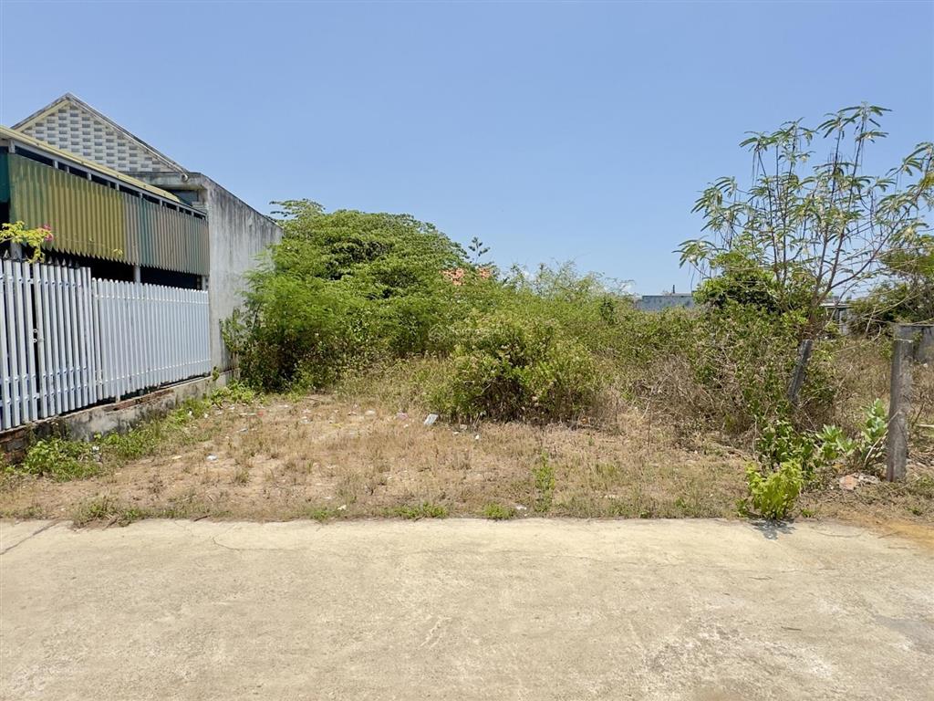 Gần kcn dốc đá trắng, có lô đất full thổ. gần 200 m2, giá chỉ 1 tỷ 100 triệu
