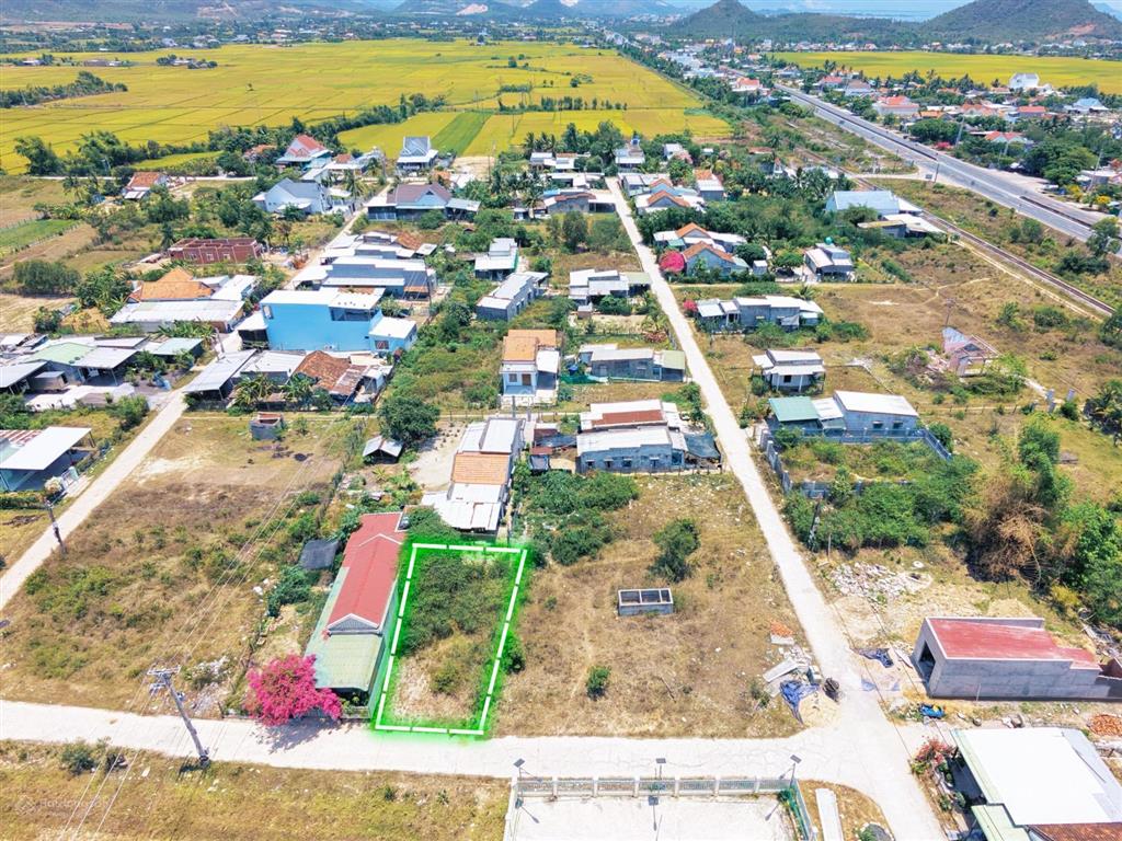 Gần kcn dốc đá trắng, có lô đất full thổ. gần 200 m2, giá chỉ 1 tỷ 100 triệu