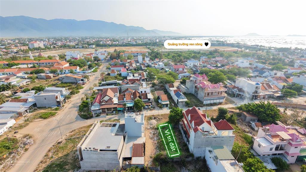 Đất trung tâm tt vạn giã, cách biển chỉ 370 m. đường rộng 16 mét, giá chỉ 1x tr/m2