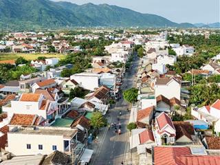 Mặt tiền nguyễn huệ, cách biển 1km, đón sóng sân bay vân phong. trục chính, mua dùng luôn.