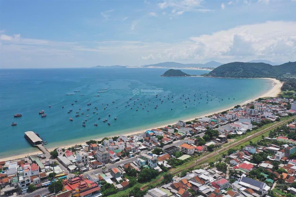 Đất mặt biển đại lãnh vị trí vàng cạnh siêu dự án vân phong. 168,3m, giá 4 tỷ 5