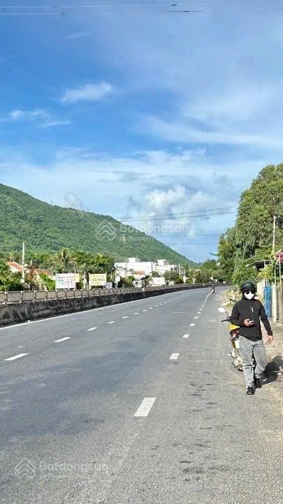 Gần 500 m, mặt ql1a. nằm giữa hai dự án lớn, thuộc kkt vân phong. giá chỉ hơn 2 tỷ