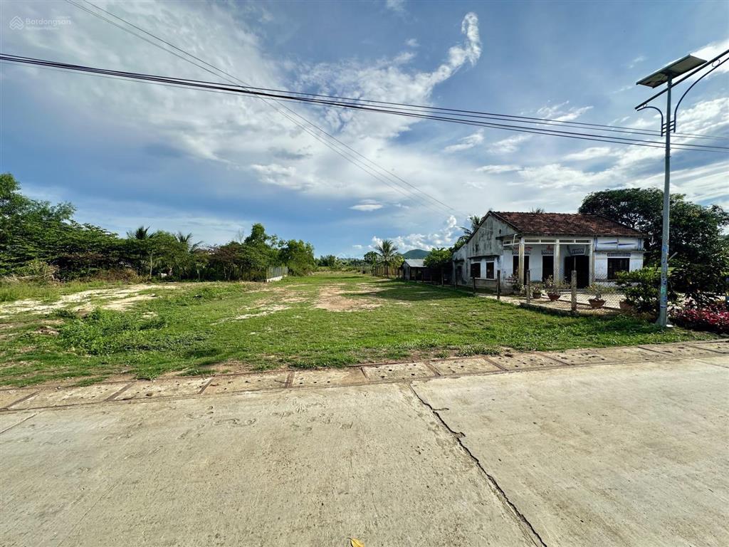 Quỹ đất rộng hơn 1700 m2, full thổ cư. cạnh kcn dốc đá trắng, chỉ hơn 2 triệu/m2