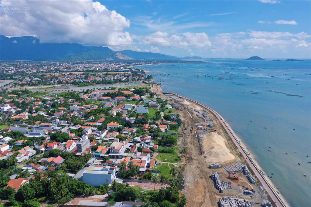 Lô góc mặt biển, đón sóng kkt vân phong. sổ sẵn, sang tên nhanh