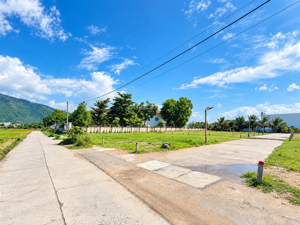Trung tâm tu bông 132,9m2 full thổ, đường bê tông 6m