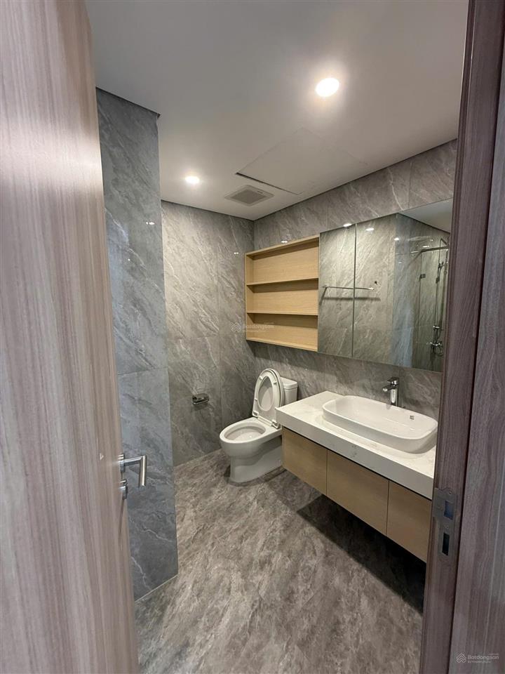 Cần tiền bán rẻ nhất thị trường 83m2 giá 136tr/m2 có tl, skyline west lake  vị trí đẹp nhất hồ tây