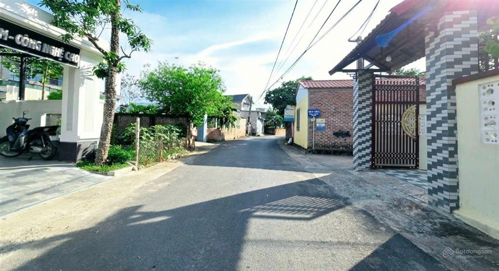 Bán nhà 2 tầng đẹp thôn 5 phú cát 152m full thổ cư mặt trục chính kinh doanh