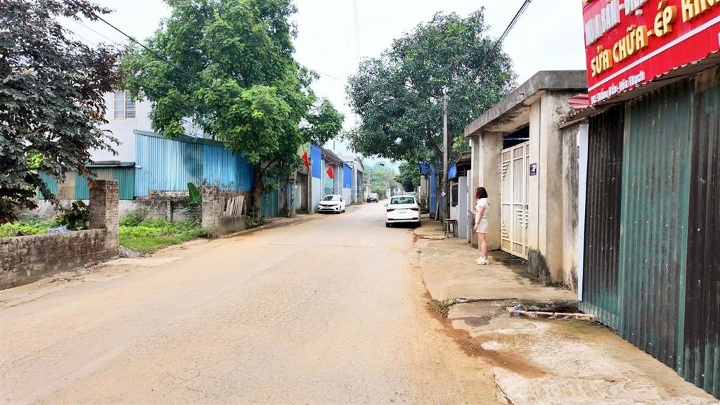 Bán lô góc 357m, 240m thổ cư trục chính thắng đầu, phú cát