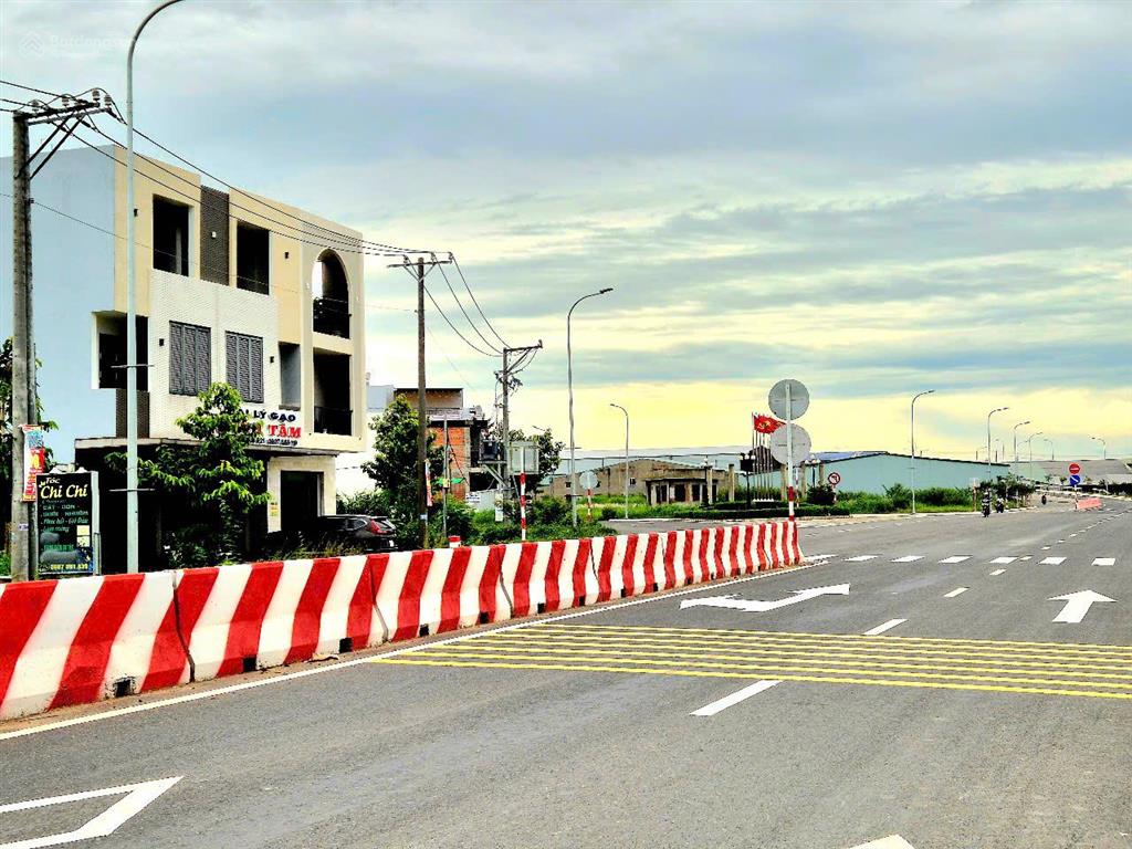 Bán 1 lô ngộp 5x20m đất odt tại trung tâm thị trấn thủ thừa, sổ sẵn