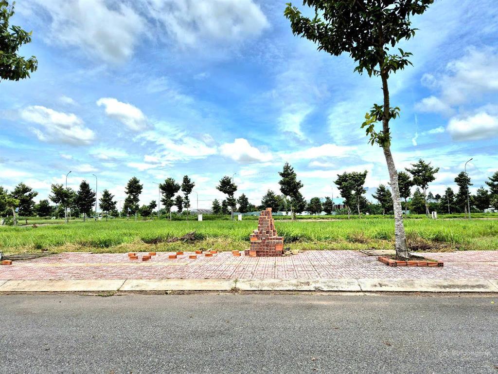 Bán lô đất view hồ tại khu dân cư thị trấn thủ thừa