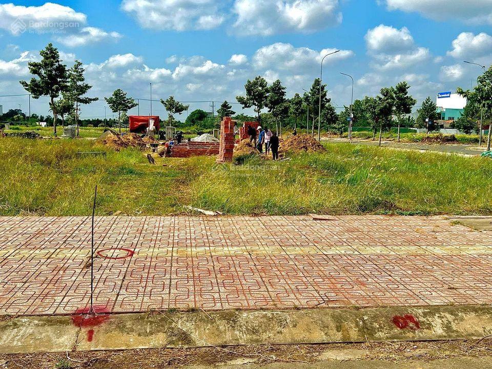 Cần tiền bán lô đất thị trấn thủ thừa, 100m2 sổ sẵn, gần chợ thủ thừa