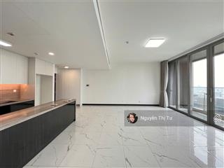 Căn 3pn này tầng cao, view q1 thoáng đãng, ngắm pháo hoa rất đẹp  chỉ 50tr/tháng