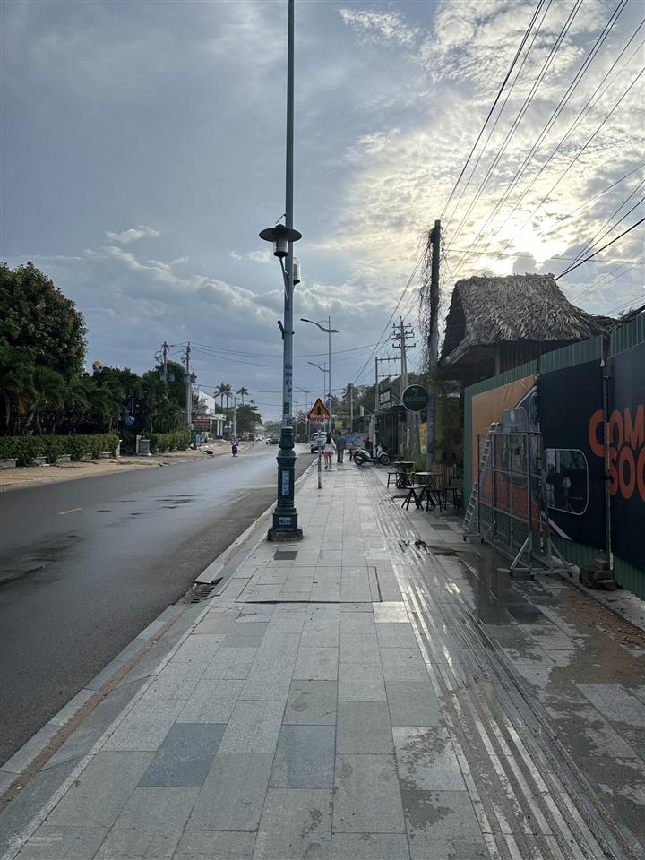Bán 550m2 có 367m2 thổ cư, đường nguyễn đình chiều. hàm tiến, mũi né giá 26 tỷ
