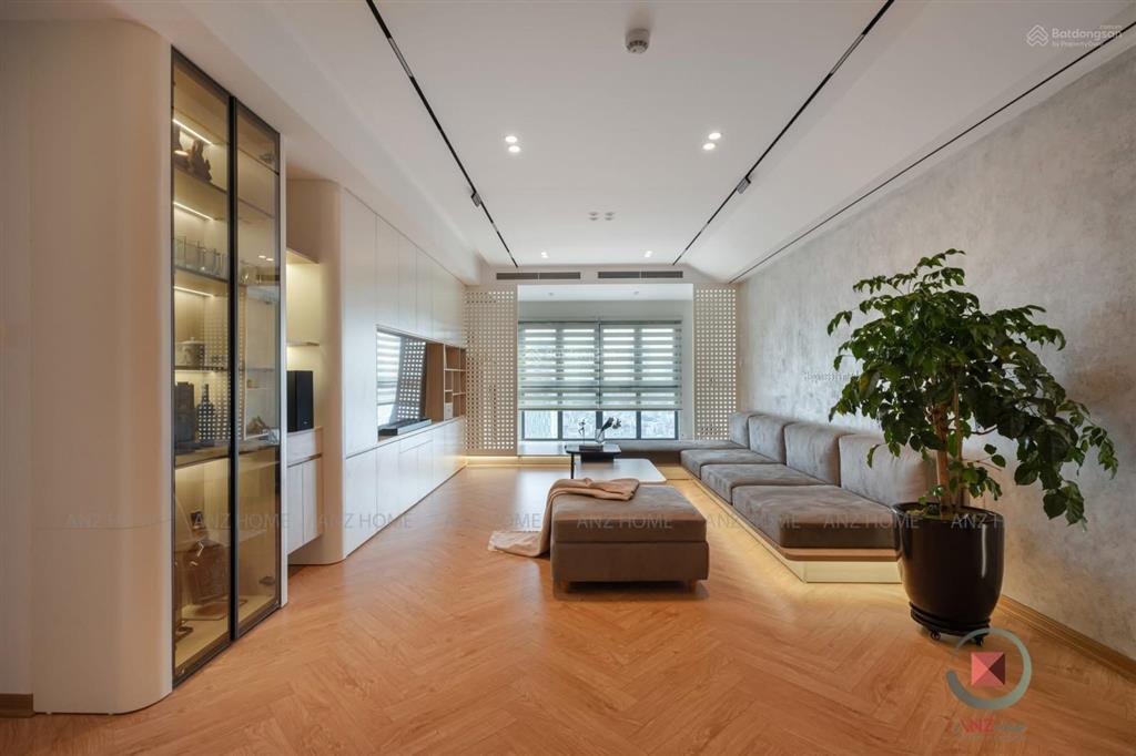 Chính chủ cho thuê 3 tầng tòa 6 tầng nhà 2 mặt phố hoàng ngân làm văn phòng, showroom