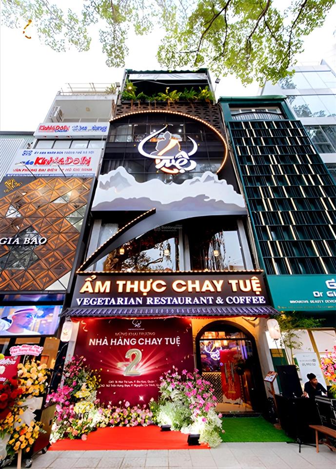 Hàng đẹp trần kim xuyến. diện tích 90m2 x 4 tầng, mặt tiền 5m, kinh doanh cực chất