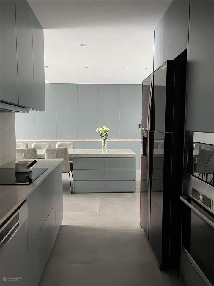 Cho thuê căn góc 126m2  3 phòng ngủ + 1 kho rộng  đầy đủ đồ chung cư sun ancora lương yên