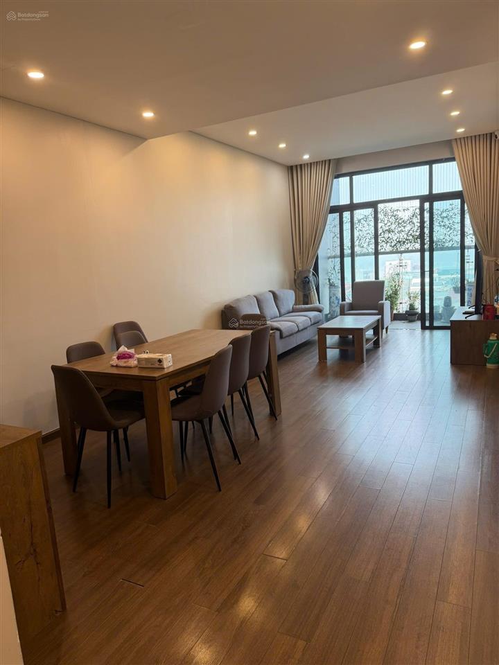 Cho thuê căn góc 3 ngủ  120m2 giá thuê 18tr/ tháng tại 93 lò đúc