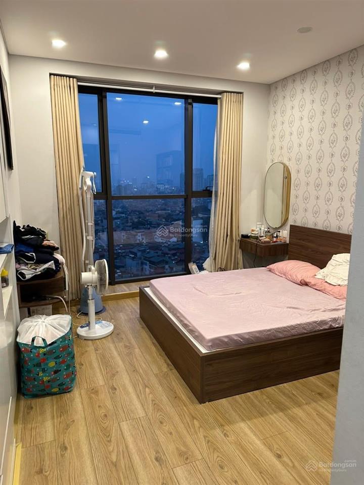 Cho thuê căn góc 3 ngủ  120m2 giá thuê 18tr/ tháng tại 93 lò đúc