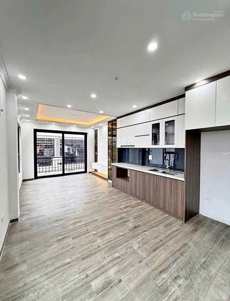 Cho thuê nhà ngõ 423 an dương vương 50 m2 x 6 tầng nhà mới tinh, có thang máy