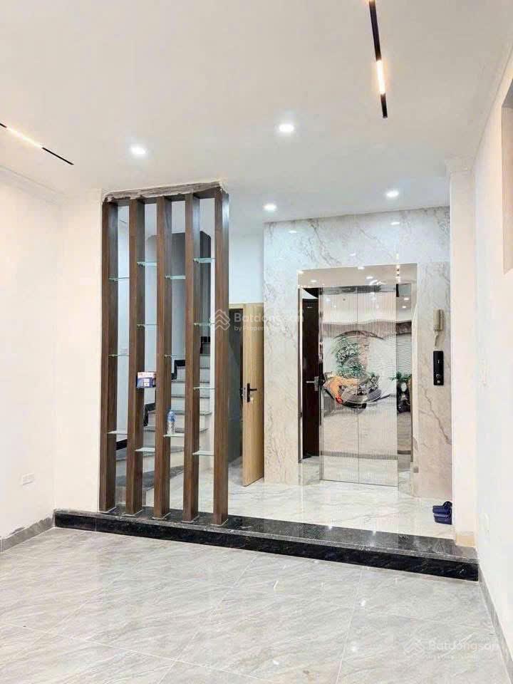 Cho thuê nhà ngõ 423 an dương vương 50 m2 x 6 tầng nhà mới tinh, có thang máy