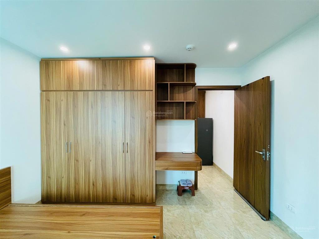Cho thuê căn hộ 1 ngủ 1 khách ngõ 235 yên hòa 45m2 đủ đồ thang máy