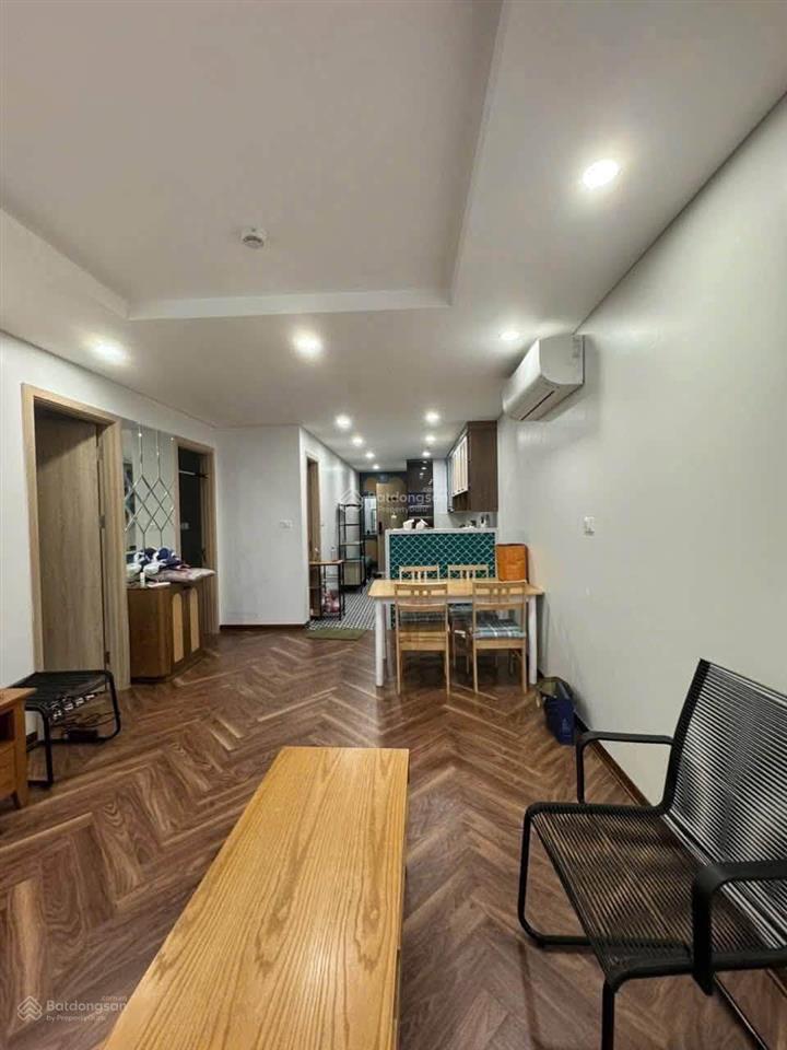 Căn hộ 2 ngủ tòa tây hồ riverview, ban công view sông hồng có khoảng sân riêng