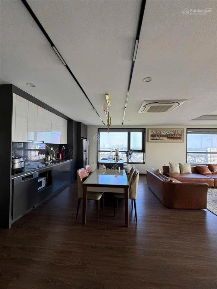 Căn hộ 3 ngủ tòa udic westlake 168m2, có slot oto đỗ hầm. nhà full đồ đẹp