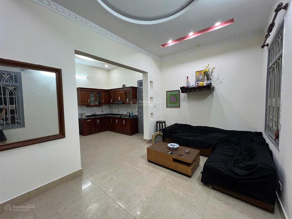 Cho thuê nhà ngõ 373 an dương vương 4 ngủ, có sân vườn rộng rãi