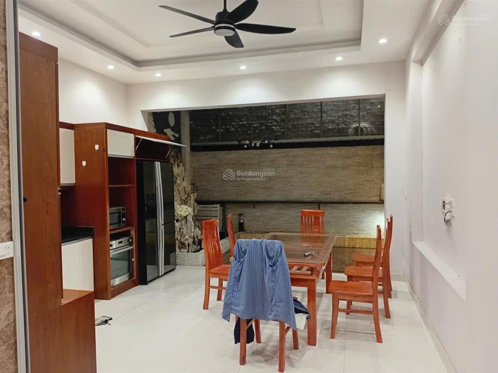 Cho thuê nhà đẹp sau quận ủy tây hồ, 8 phòng, thang máy