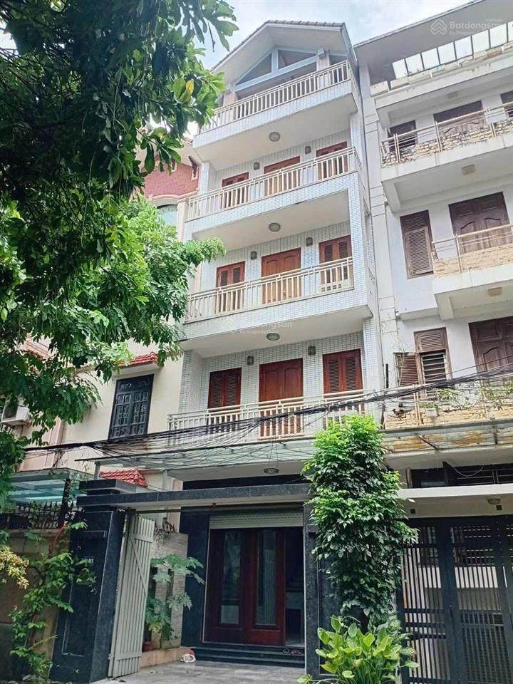 Cho thuê nhà đẹp sau quận ủy tây hồ, 8 phòng, thang máy