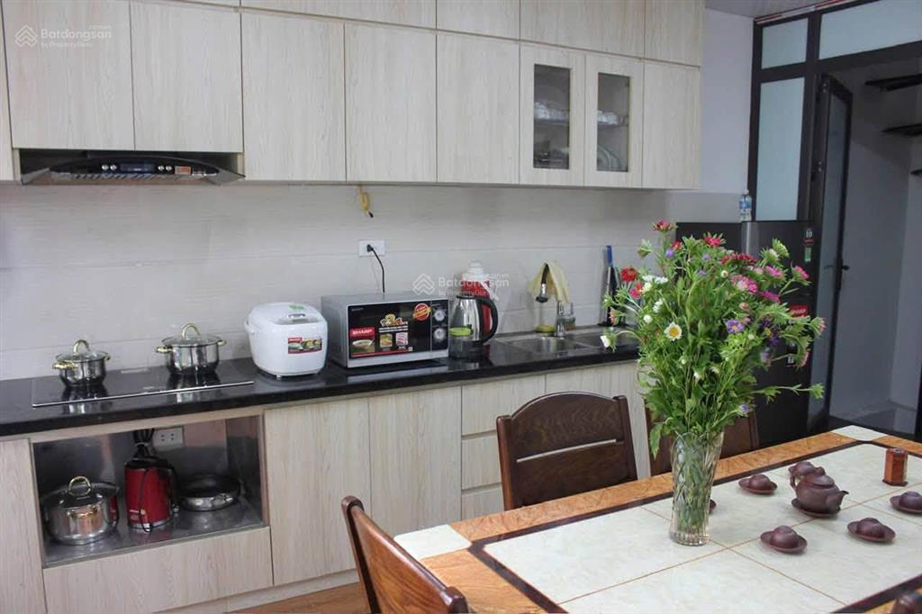 Cho thuê nhà 111 xuân diệu 3 phòng ngủ khép kín, thang máy đủ đồ
