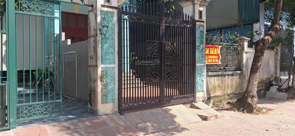 Nhà mặt đường chính chủ, ngã 3 trần nhân tông, nhà gần chợ, gần trường học, gần sân vận động