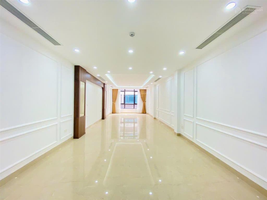 Cho thuê văn phòng tại cát linh, đống đa sàn 70m2 nhà mới 100% full kính giá 15tr có thương lượng